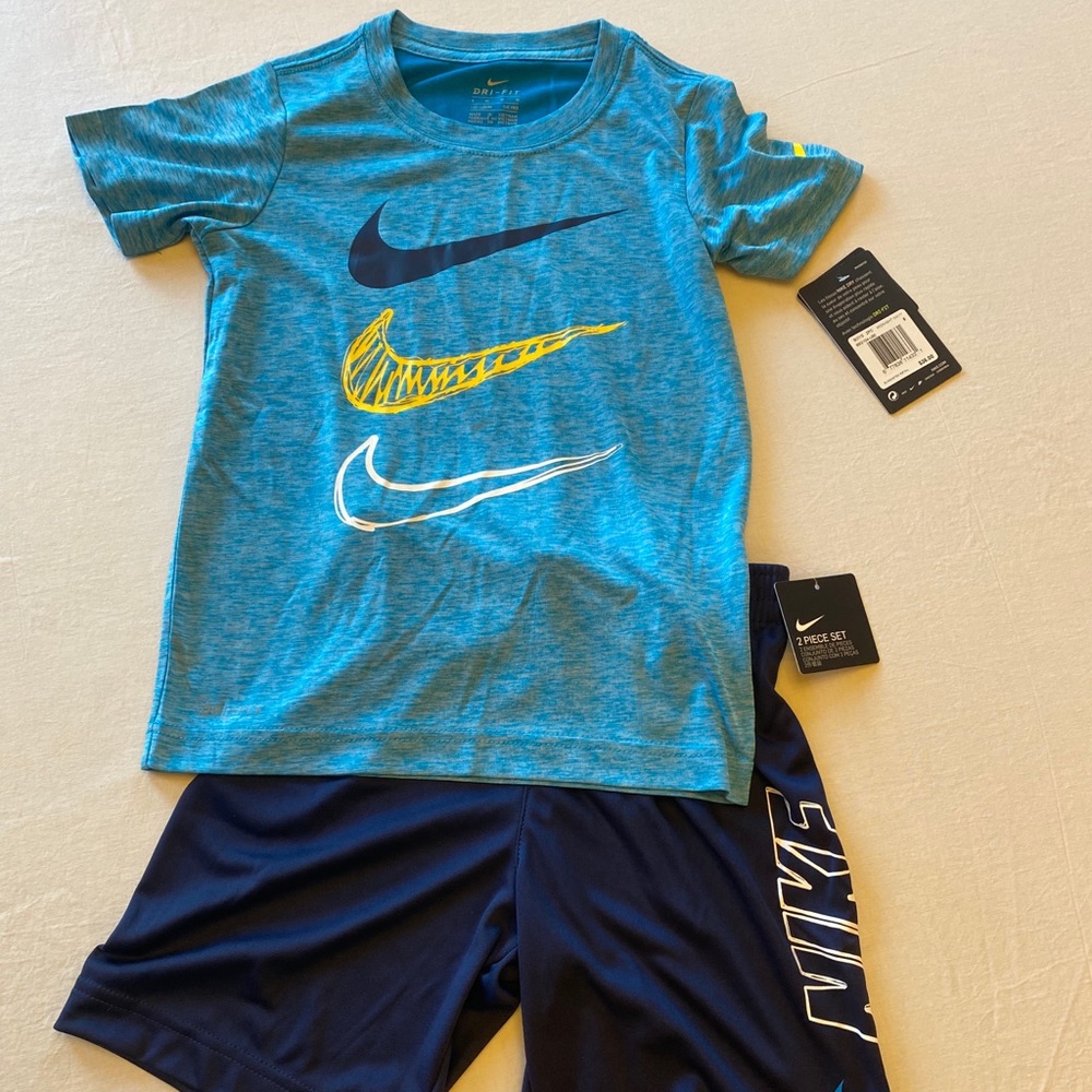 Boys 2pc Nike short/tee set